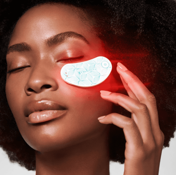 KnoxGlow Aesthetics Omnilux Mini Eye Brightener - product usage